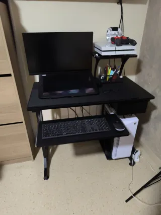 Escritorio para PC con cajón y estante