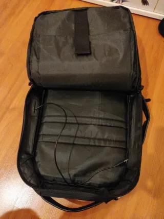 Mochila portátil negra versátil