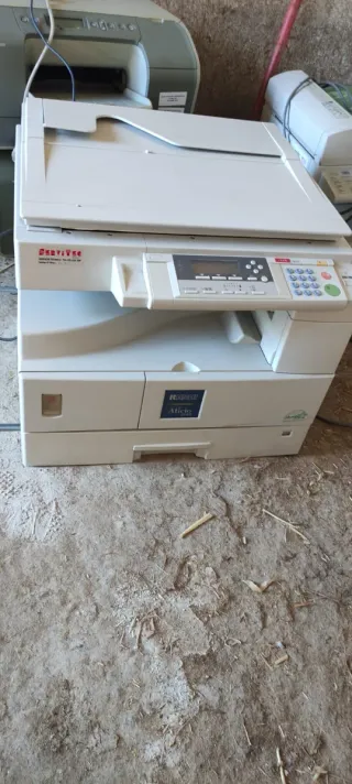 Fotocopiadora e Impresora Ricoh Blanca