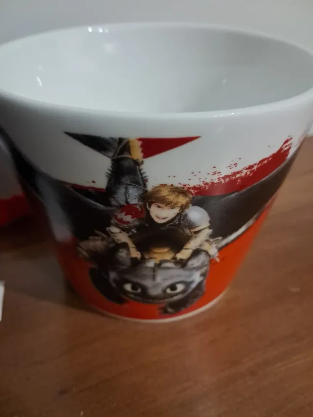 Set de regalo taza y peluche de Chimuelo. Nuevo.