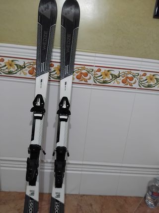 Botas de esquí Salomon 26.5 y Skies