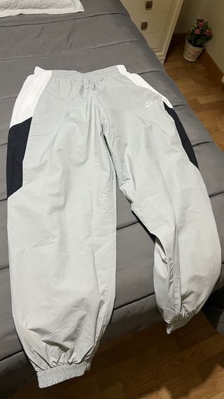 Pantalón Nike oversized nuevo