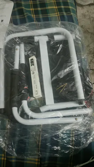 Barrera de cama de seguridad con luz y bolsa.