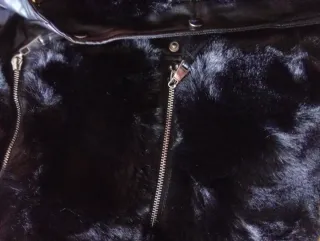 Chaleco pelo negro cremalleras