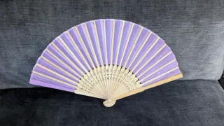 Abanico plegable morado y beige