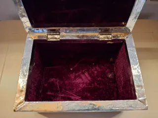 Caja vintage metal decorada pavo real