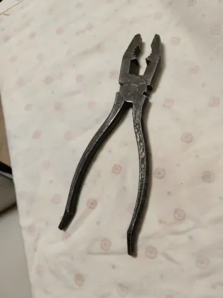 Alicate de herramientas