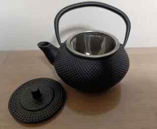 Tetera de hierro fundido negra sin estrenar