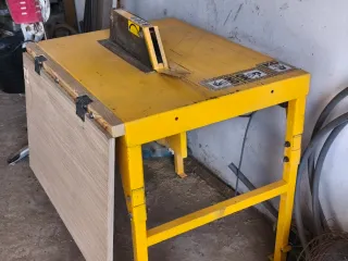 Sierra de mesa amarilla