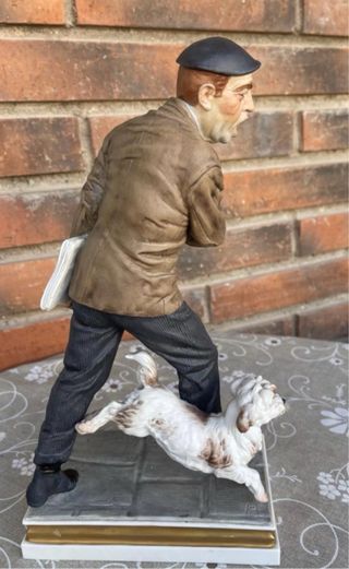 Figura Algora Hombre Periódico Perro