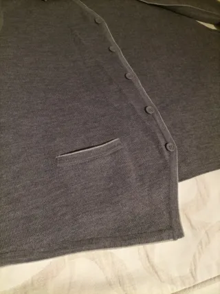 Chaleco gris de punto