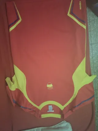 Camiseta Kipsta España Roja y Amarilla