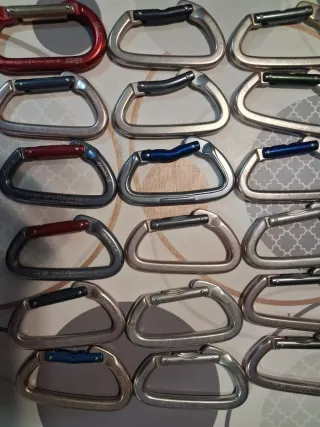 Mosquetones escalada y alpinismo.