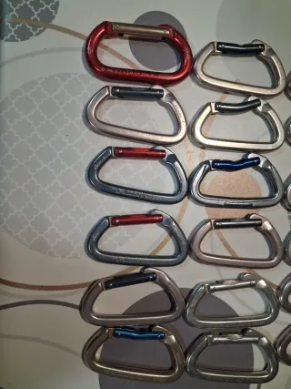 Mosquetones escalada y alpinismo.