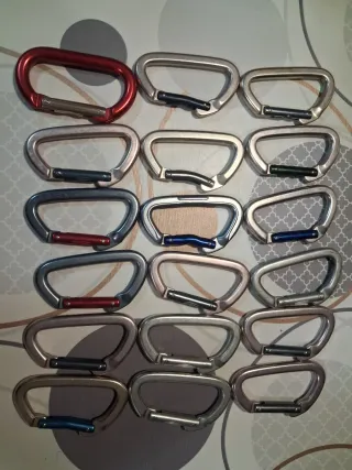 Mosquetones escalada y alpinismo.