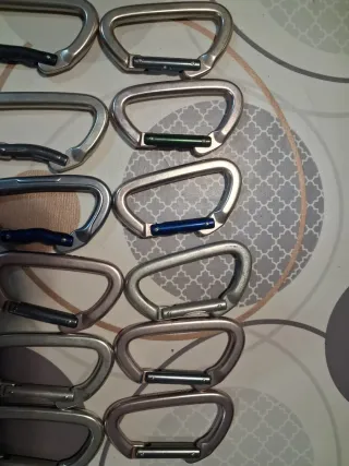 Mosquetones escalada y alpinismo.