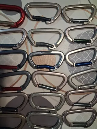 Mosquetones escalada y alpinismo.