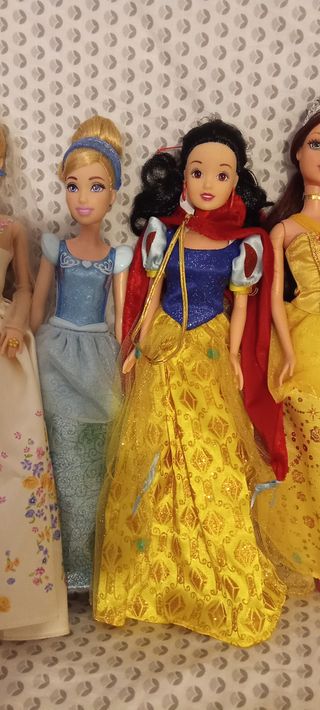 Conjunto di bambole Barbie principesse Disney e carrozza