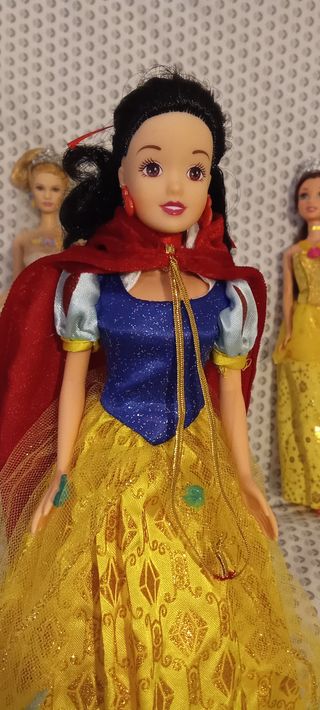 Conjunto di bambole Barbie principesse Disney e carrozza