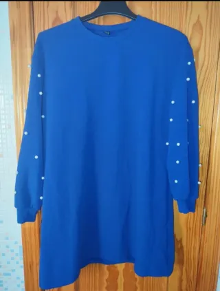 Vestido azul con perlas