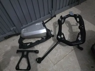 Caja Herramientas Triumph Tiger 900 + Herrajes