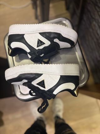 Zapatillas Guess Negras y Blancas