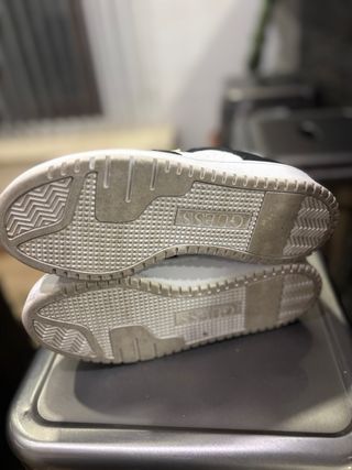 Zapatillas Guess Negras y Blancas