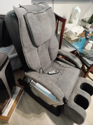 Silla de masajes, con mando en perfecto estado.