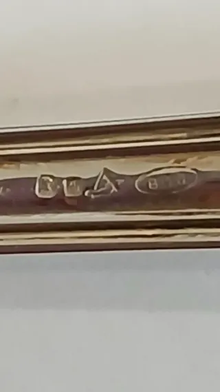 Pá de bolo em prata contrastada