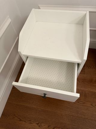 Mesita de noche blanca 3 unidades disponibles