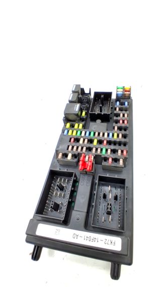 CAJA RELES / FUSIBLES LAND ROVER DISCOVERY SPORT