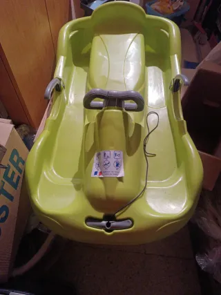 Trineo verde con volante