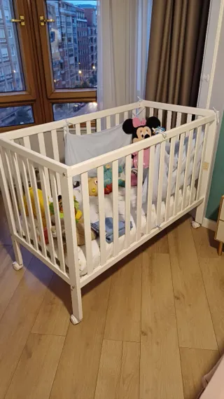 Cuna blanca IKEA con colchón