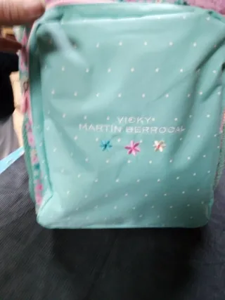 Mochila floral con corazón rosa