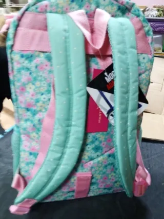 Mochila floral con corazón rosa