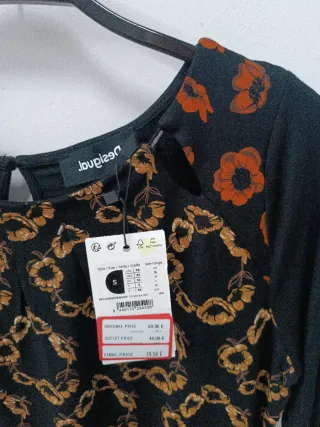 Blusa Desigual negra y naranja