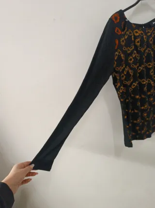 Blusa Desigual negra y naranja