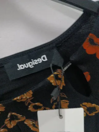 Blusa Desigual negra y naranja