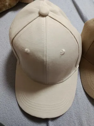 Gorras Beige y Marrón