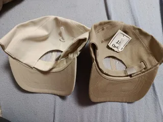 Gorras Beige y Marrón