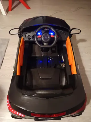 Coche eléctrico infantil