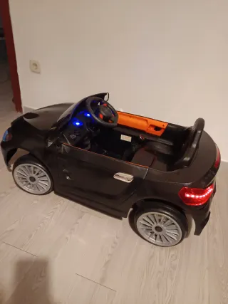 Coche eléctrico infantil