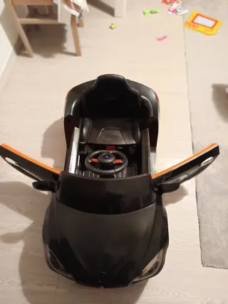 Coche eléctrico infantil