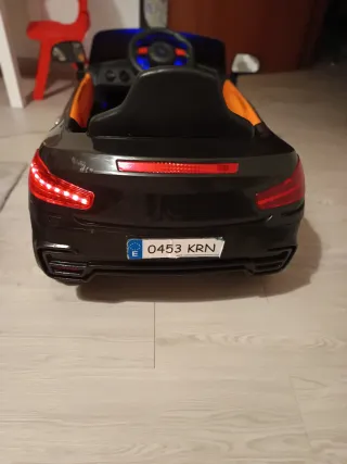 Coche eléctrico infantil