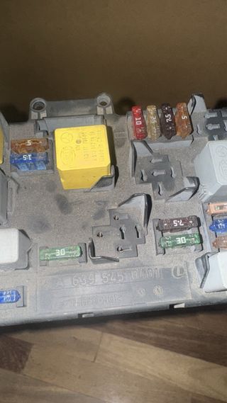 Caja fusibles Mercedes Vito 109