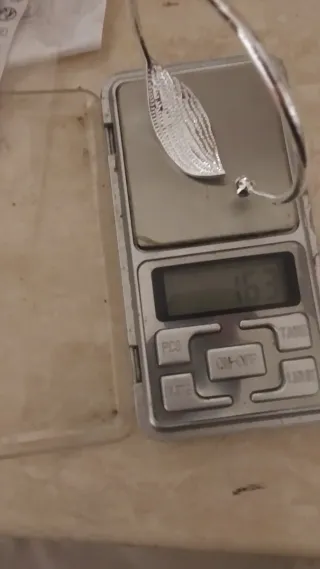 Pulsera de plata con diseño de hoja