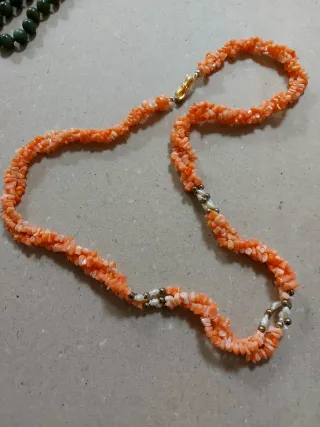 Coppia collane corallo e perle dorate