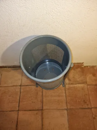 Papelera industrial gris