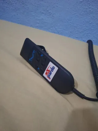 Cama articulada de madera y plástico