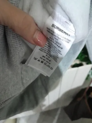 Felpa con cappuccio grigia